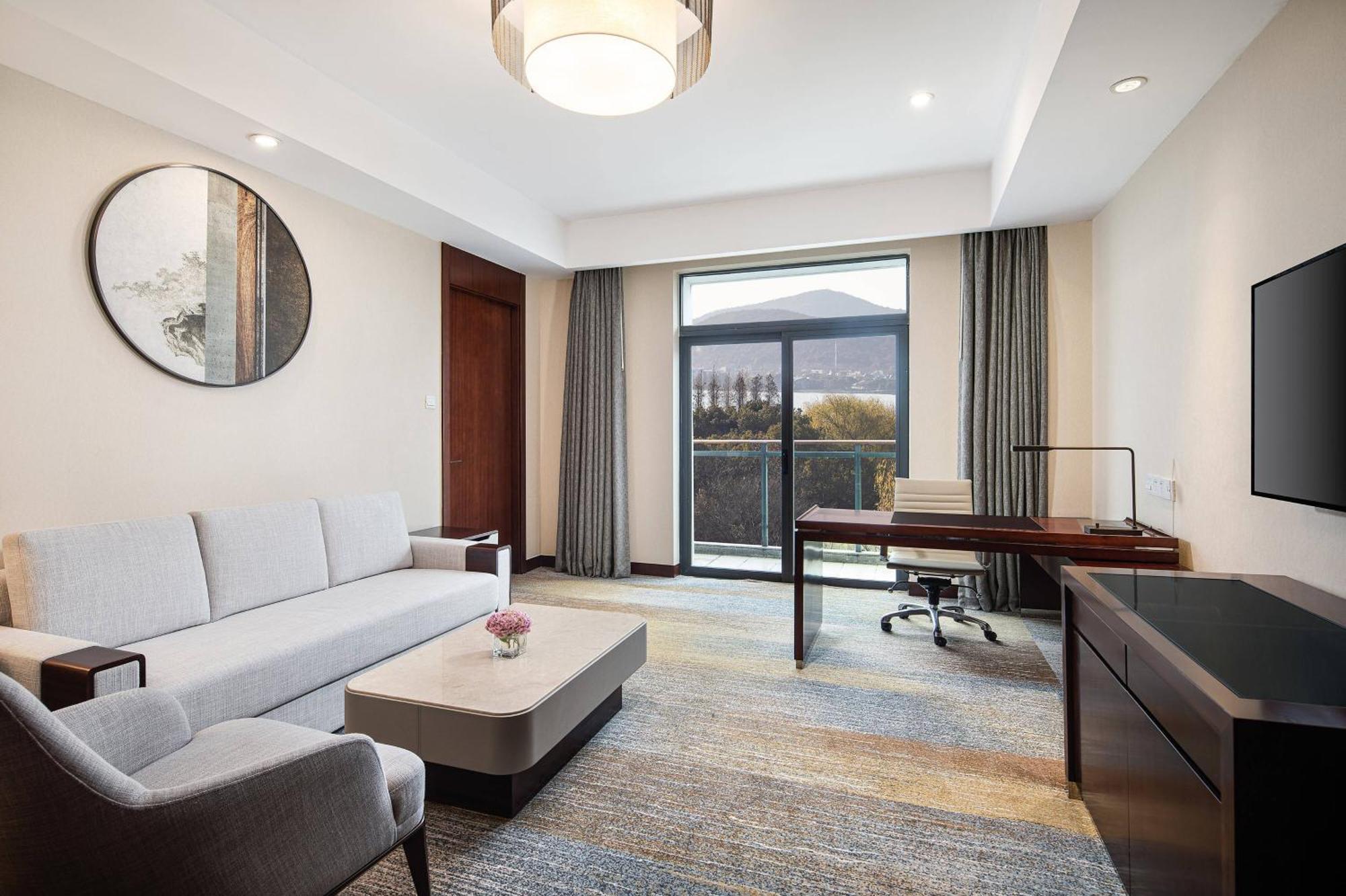 Courtyard By Marriott Wuxi Lihu Lake Bagian luar foto
